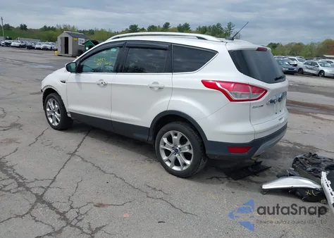 2016 Ford Escape Titanium z USA, uszkodzony, nr VIN 1FMCU9J98GUA00832